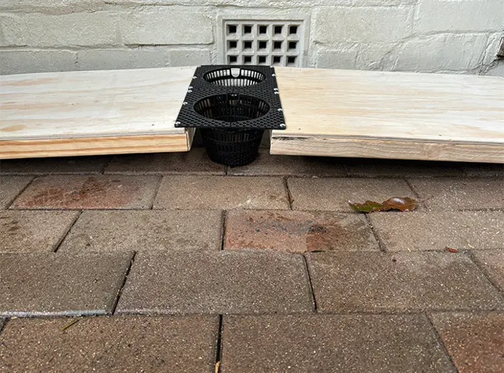 STEM‑designed enrichment device for platypuses featuring a raised platform and basket.